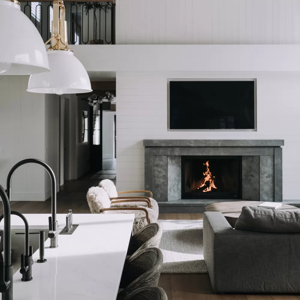 Photo du salon avec le foyer