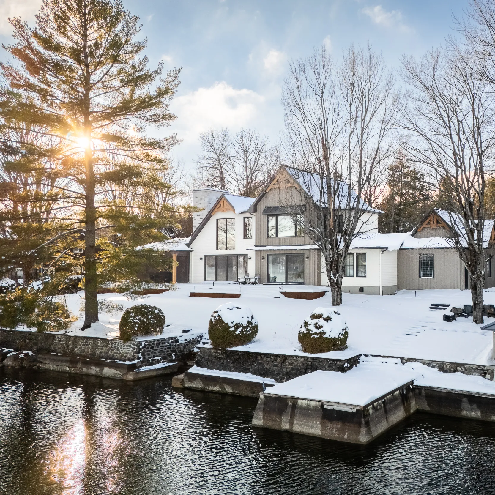 Photo de la façade arrière en hiver