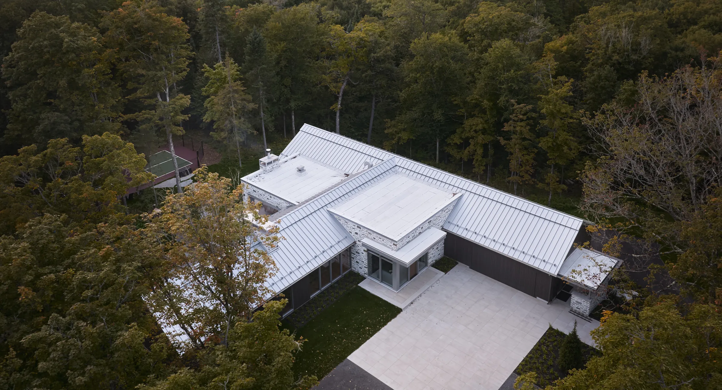 Outdoor photo of the residence in winter