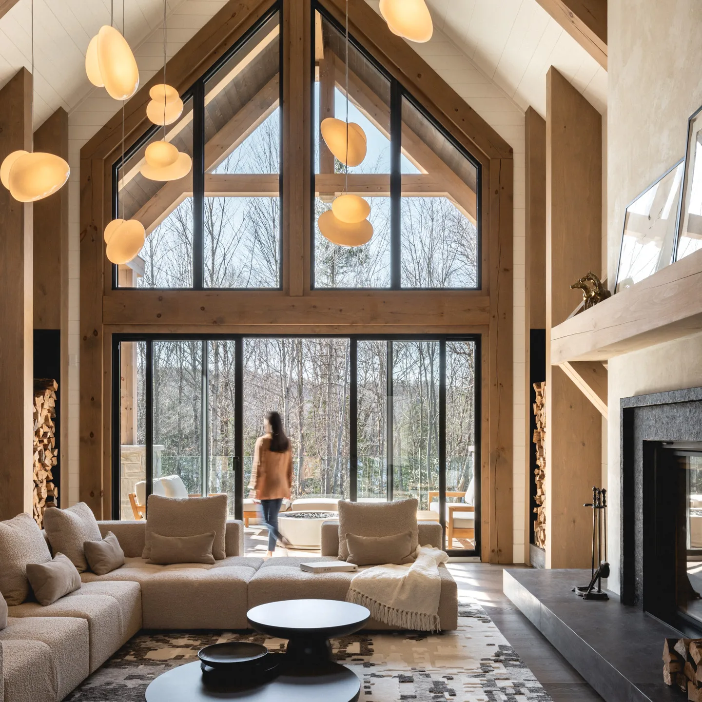 Vue du séjour et foyer